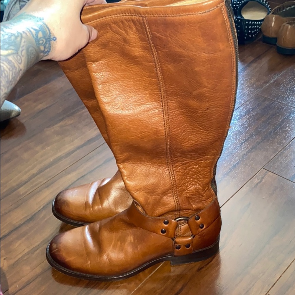 Like new Authentic Frye leather boots 7.5